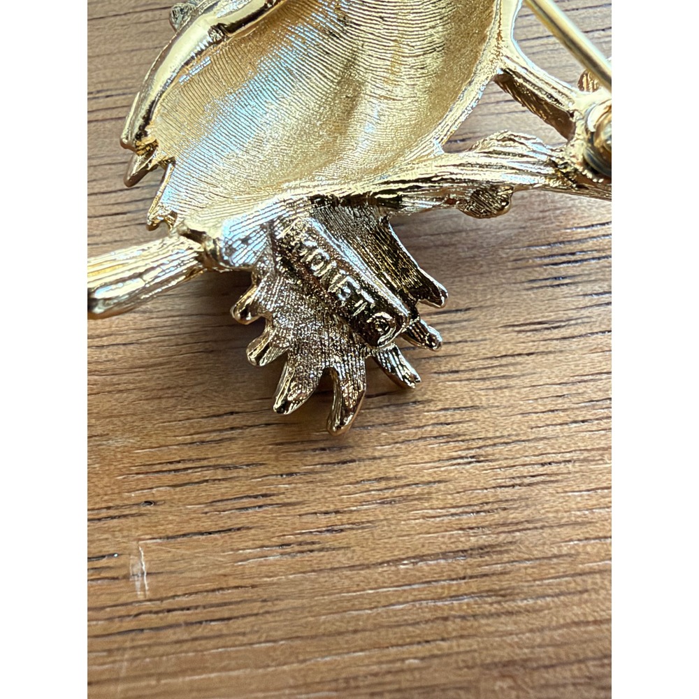 Brooch Vintage Monet Gold Tone Owl Green Rhinestone Eyes Textured Pin - Picture 3 of 4